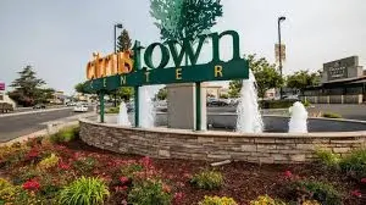 The iconic fountain and 'Citrus Town Center' sign, a local landmark that represents the service area for Horizon Fence & Custom Gates' professional fencing and gate installation in Citrus Heights.