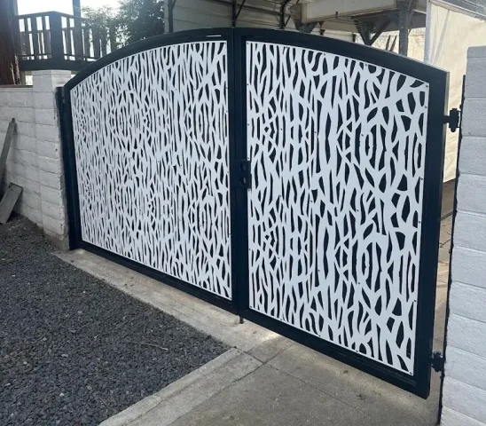 custom-decorative-driveway-gate-orangevale